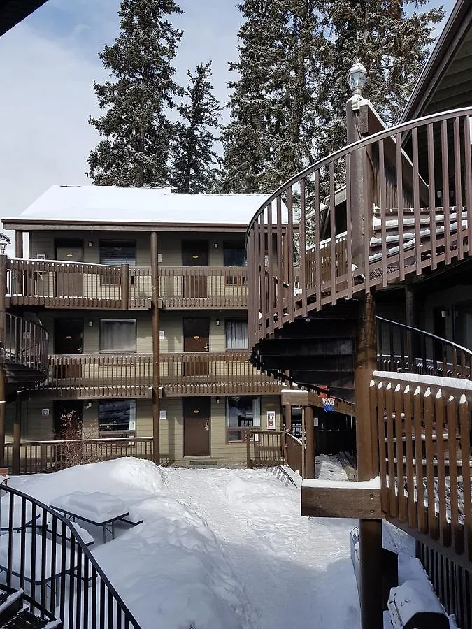 Banff International Hostel 0*,